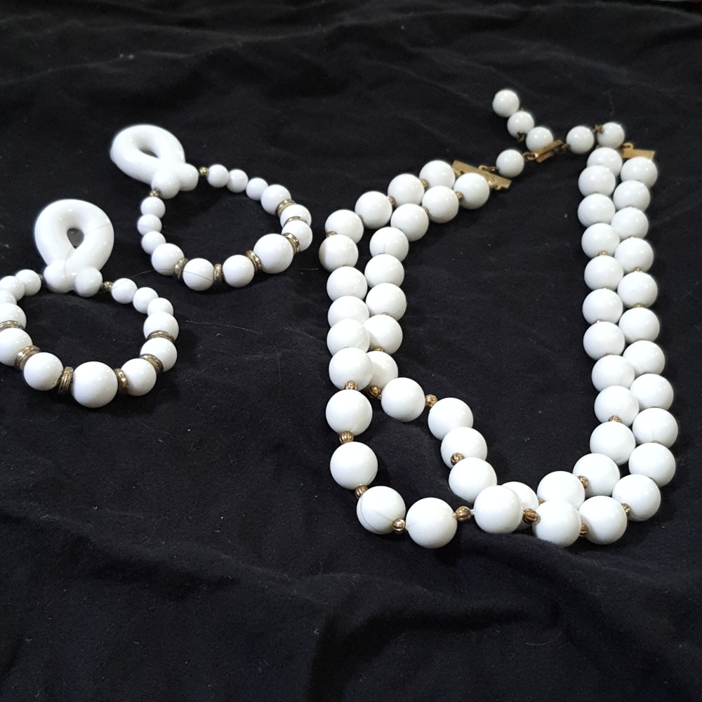 Vintage white bead earring and necklace set
